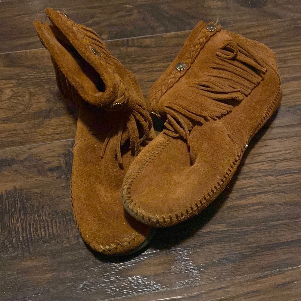 Women’s vintage Minnetonka booties 8